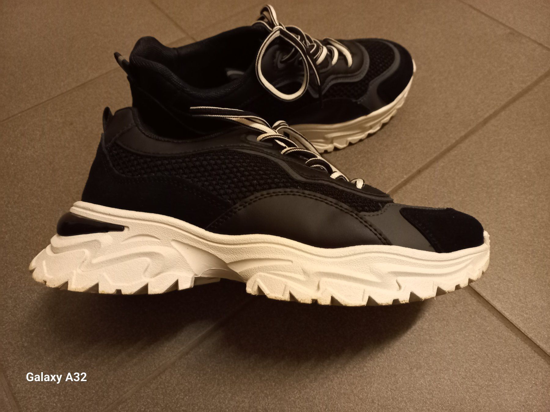 Scarpe da donna: Trendiger Sneaker Gr. 40 – Usato da Studen SZ venduto da Koller2525 3
