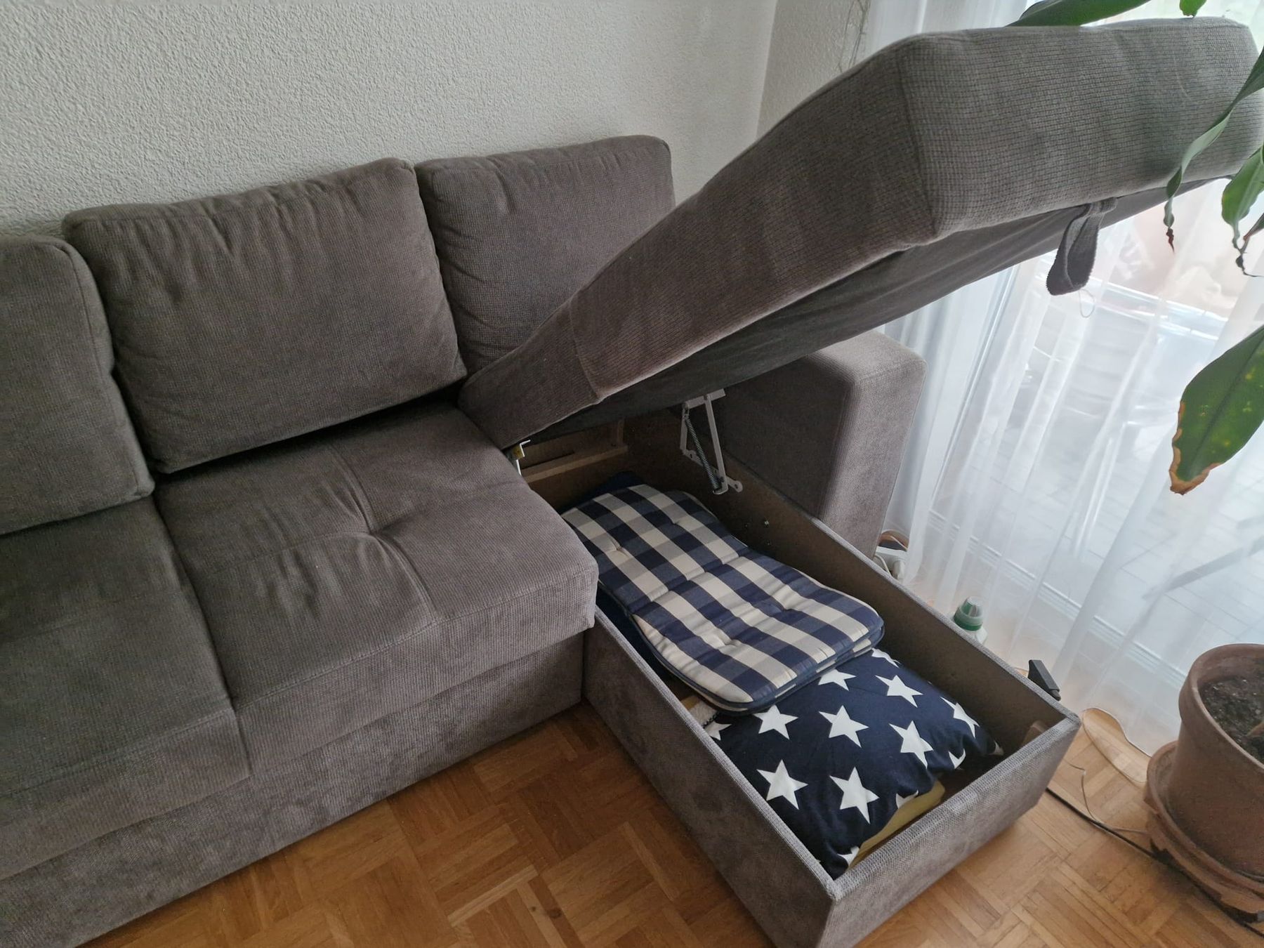 Divani: Ecksofa mit Bettfunktion und Stauraum dunkelgrau – Usato da seengen venduto da RevGoatfreed 2