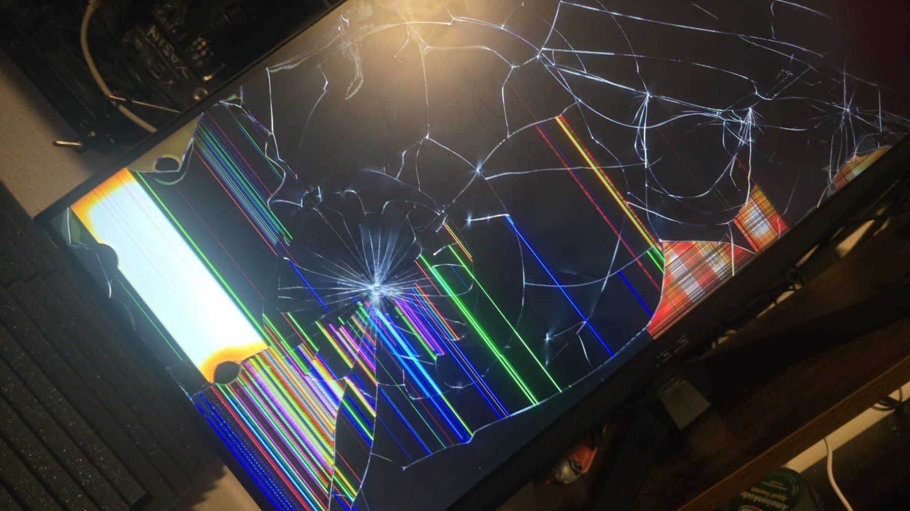 Asus Monitore: LCD Panel defekt - ASUS VG27QM5A – Defekt aus Wetzikon ZH von yas_d9yj