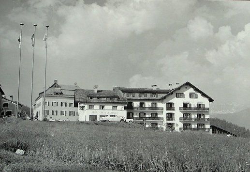 Cartoline postali: ST. MORITZ CHAMPFÈR Hotel Chesa Guardalej - Auto – Nuovo (secondo la descrizione) da Jona venduto da philajona