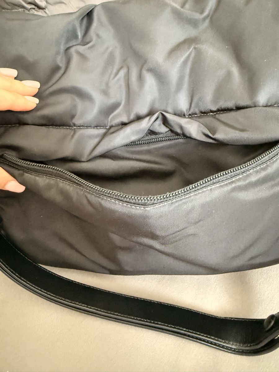 Prada Borse: Prada Traveller Schultertasche aus Re-Nylon – Usato da Zürich venduto da elsa382991 5