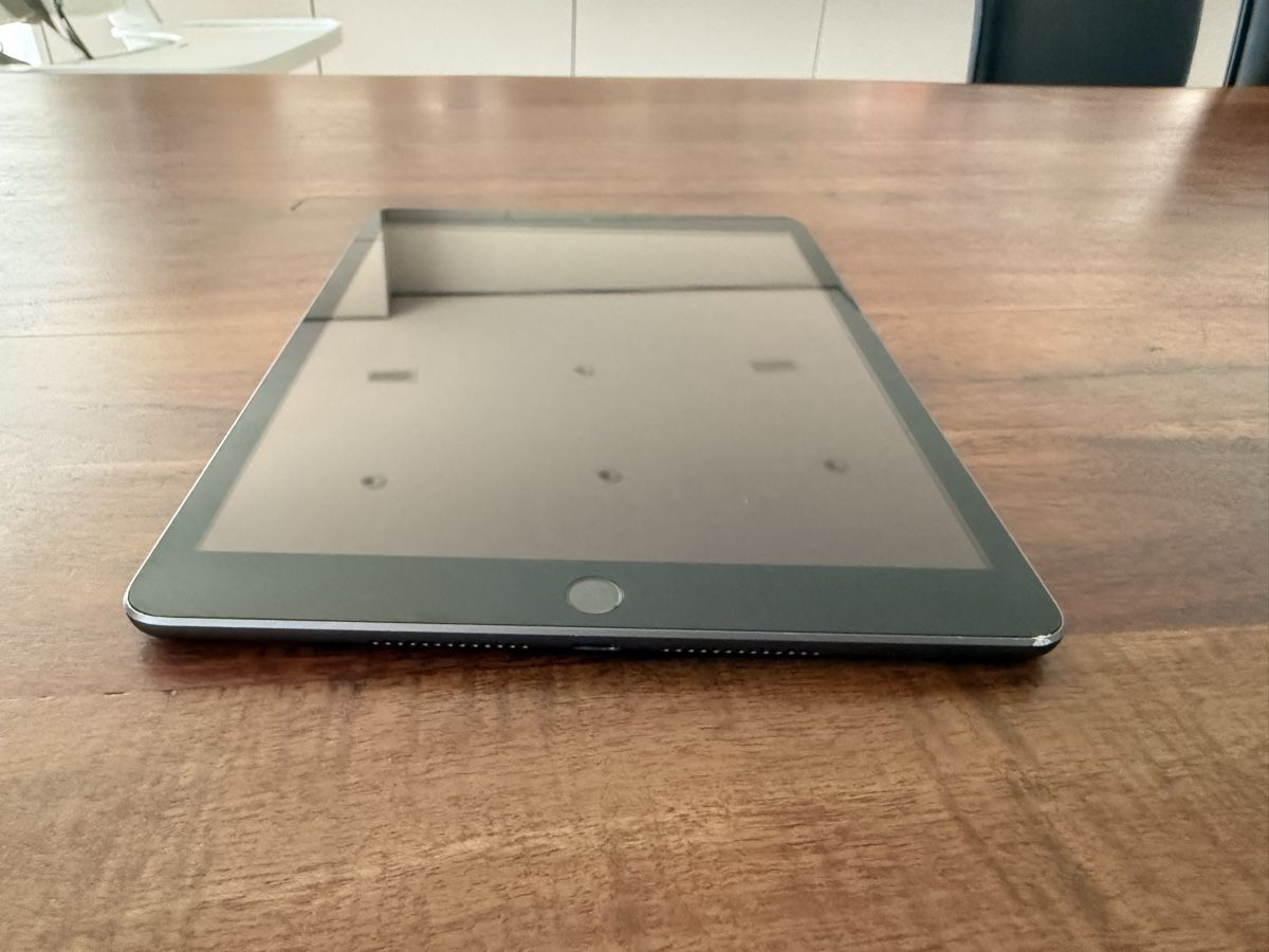 Apple Tablet PC: Apple iPad 7. Generation 32 GB WLAN Space Grau – Gebraucht aus Müllheim Dorf von GTOmerV 6