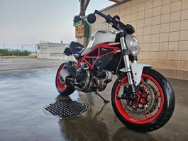 Ducati Monster 797