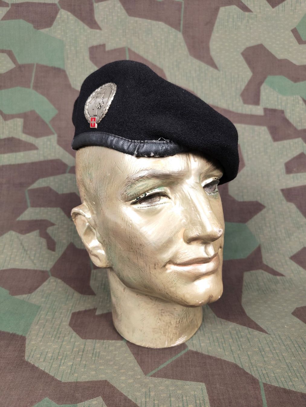 Schweizer Armee Uniformi: Béret Ord. 1992, Rettungstruppen, Grösse 58/59 – Usato da Bauma venduto da SwissMilitaria