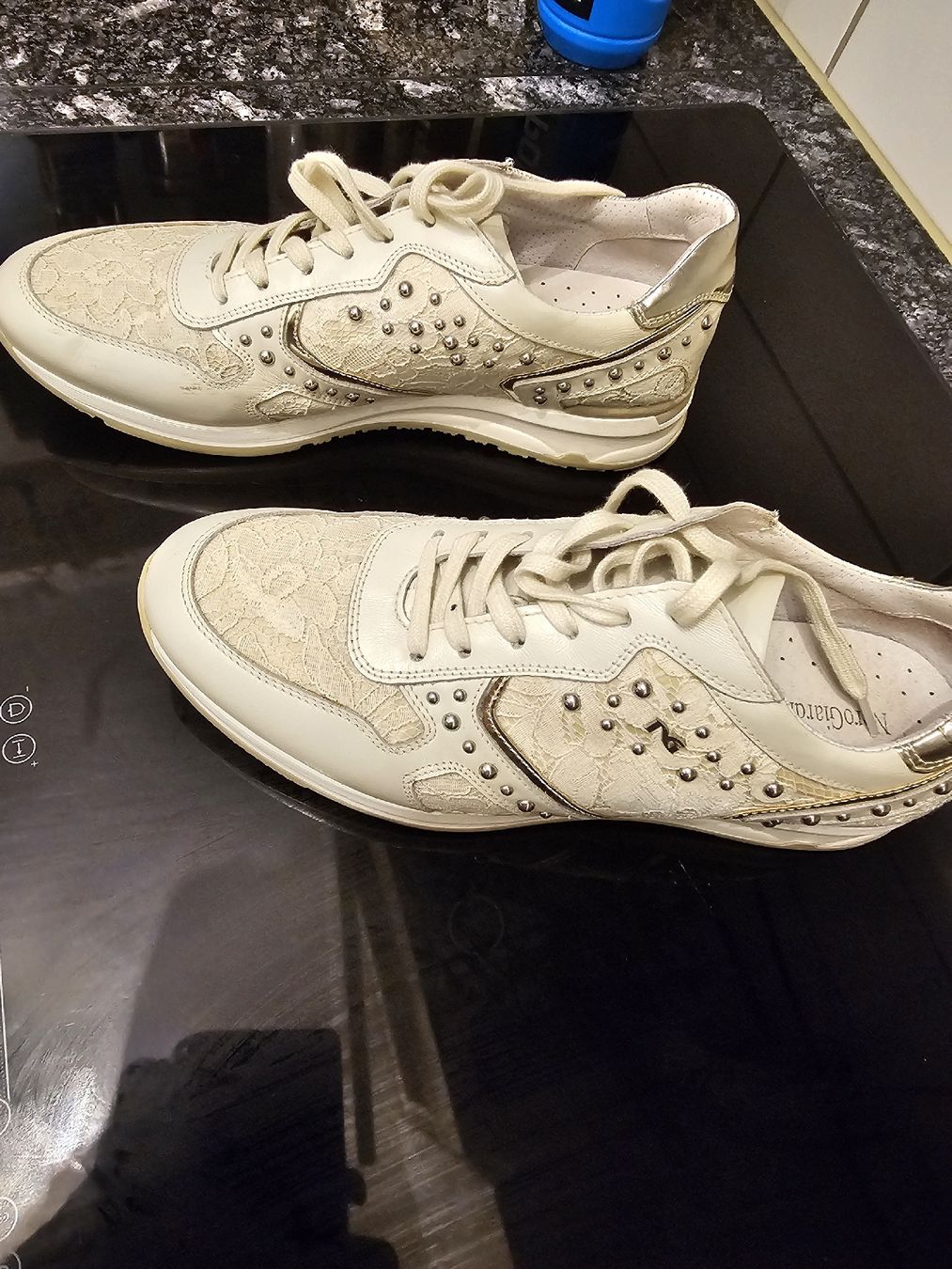 Scarpe da donna: schöne Nero Giardini Sneaker, creme, Gr. 40, – Usato da Dübendorf venduto da Liebeskind101 1