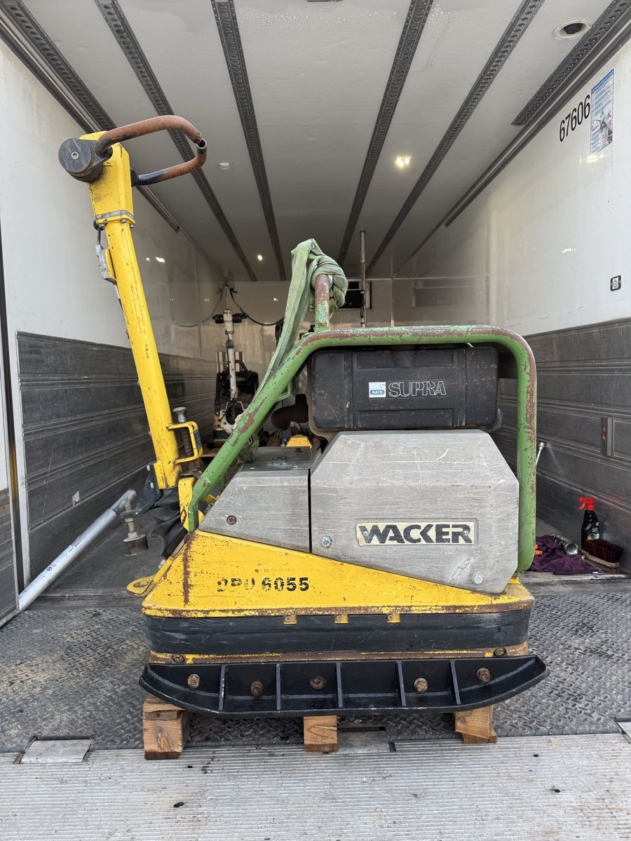 Wacker Neuson Tutte le macchine: Wacker Neuson DPU-6055 Rüttelplatte-Vibroplatte – Usato da Zürich venduto da DraganM.
