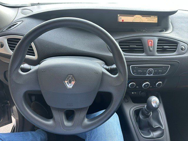 Renault Autos: Renault Scenic 1.6  Expression – D'occasion à Oberriet SG par jeepv8 6