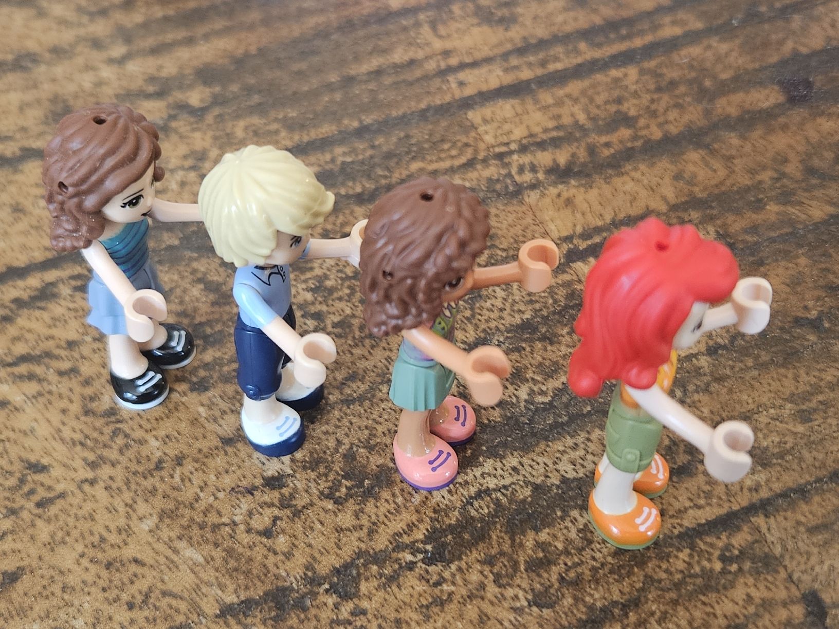 Lego Kit di costruzioni: lego friends lot de 4 figurines – Usato da Confignon venduto da Ecrofigs 3