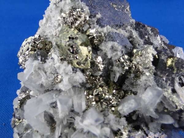Minerali & Pietre curative: Galena mit Chalkopyrit und Quartz – Usato da Schinznach Bad venduto da Demerald 4