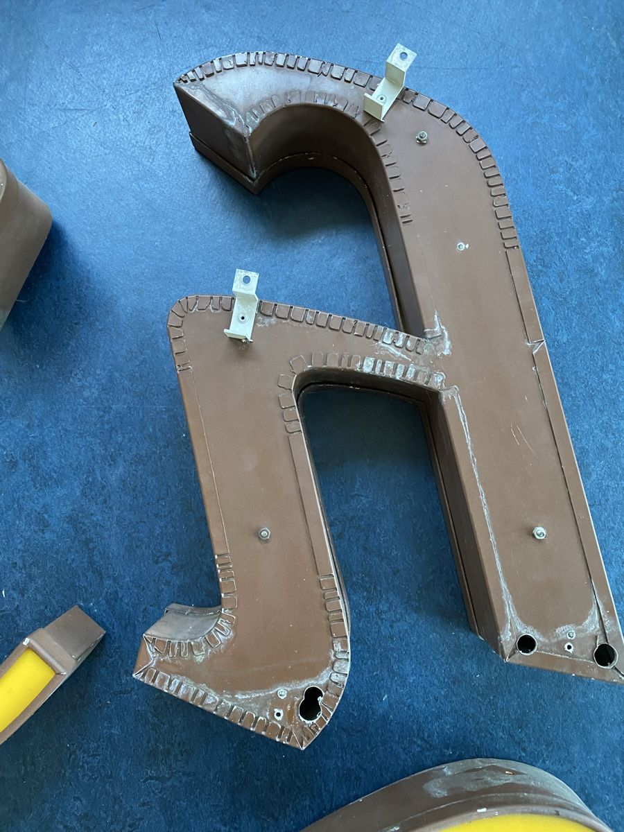 Tutte le decorazioni: Alter Leuchtbuchstabe h – Usato da Zürich venduto da Freeheel65 1