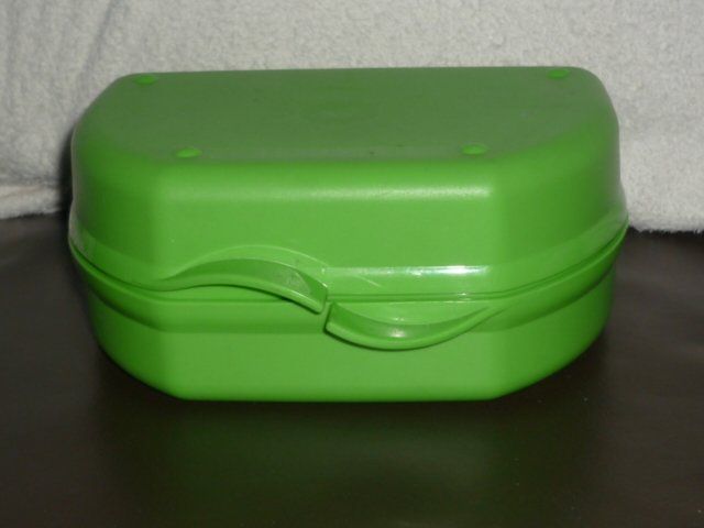 Tupperware Contenitori & Simili: TUPPERWARE PAUSENBOX  UND GUETZLIBOX – Usato da St.Gallen venduto da Anso