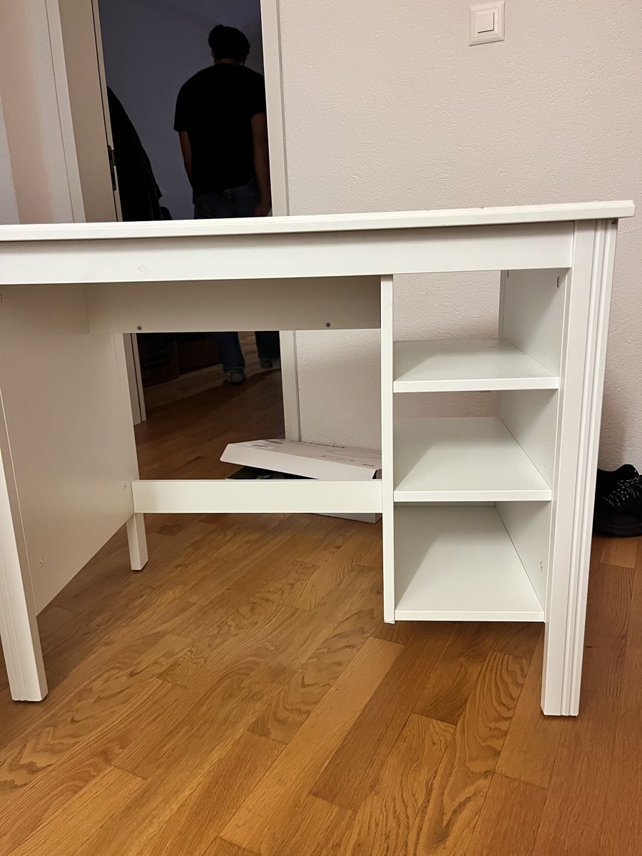 Schreibtische: Small white IKEA desk – Gebraucht aus Zürich von ame_69zd 1