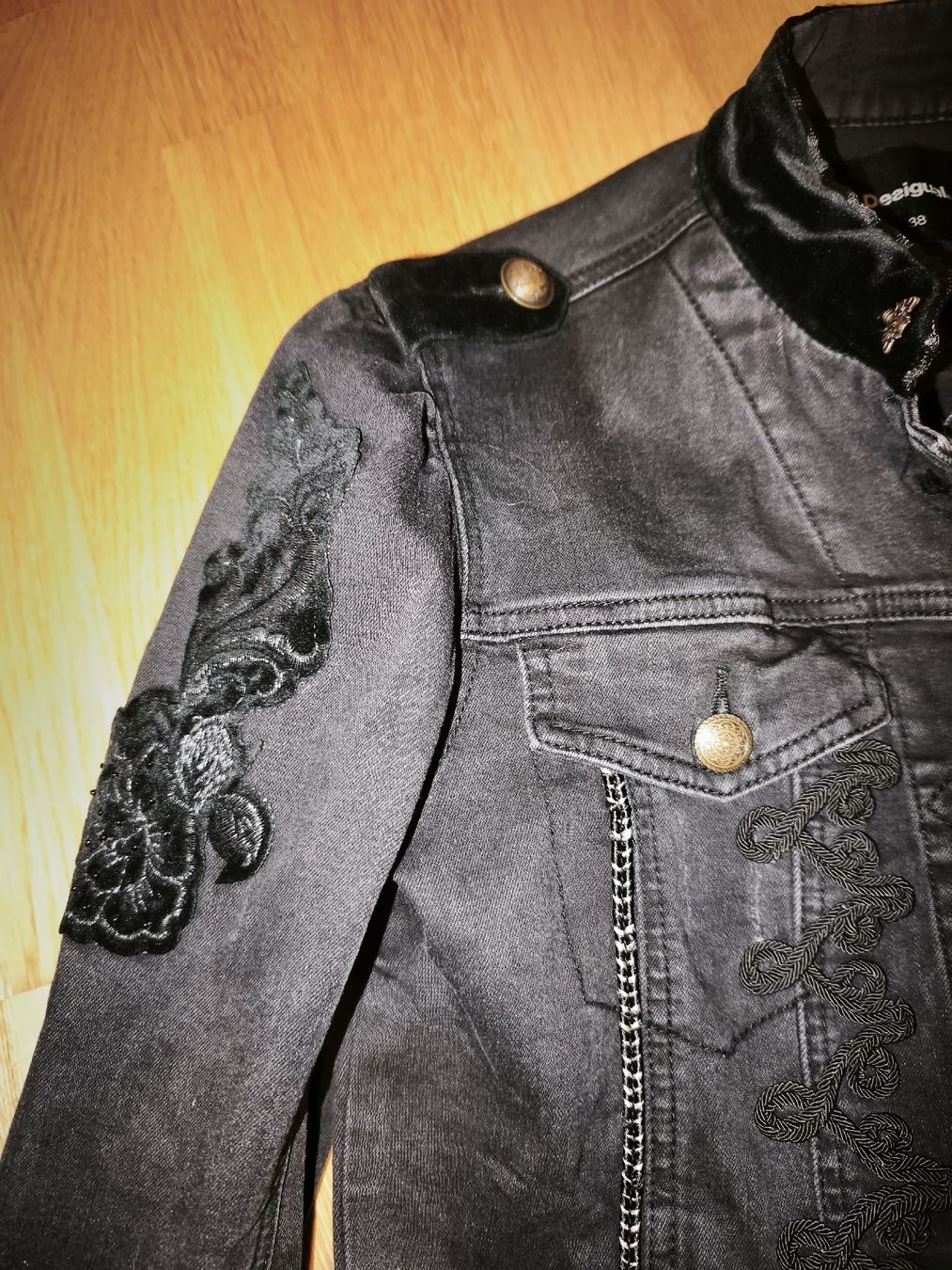 Desigual Giacche: Originelle Desigual Jeansjacke Grösse 38 – Usato da Zeglingen venduto da Vanillacoke 7
