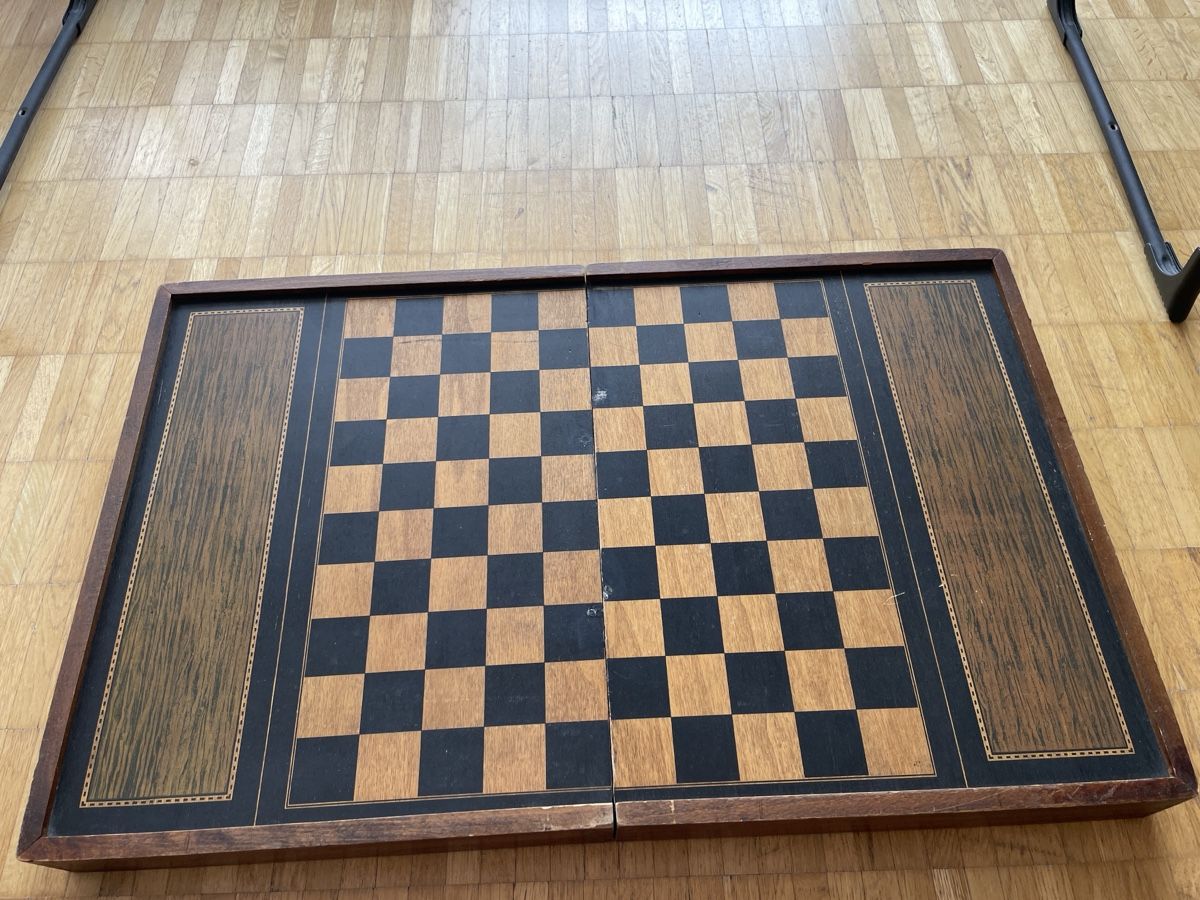 Jeux: Wooden Backgammon and Chess Board – D'occasion à Neuchatel par shi_9fzw