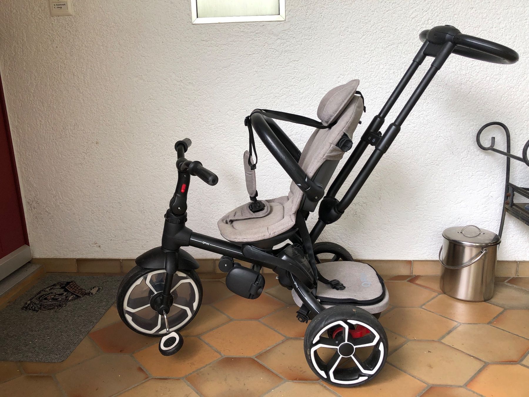 Fahrzeuge für Kinder: Dreirad-Velo mit Haltegriff QPLAY – Gebraucht aus Russikon von