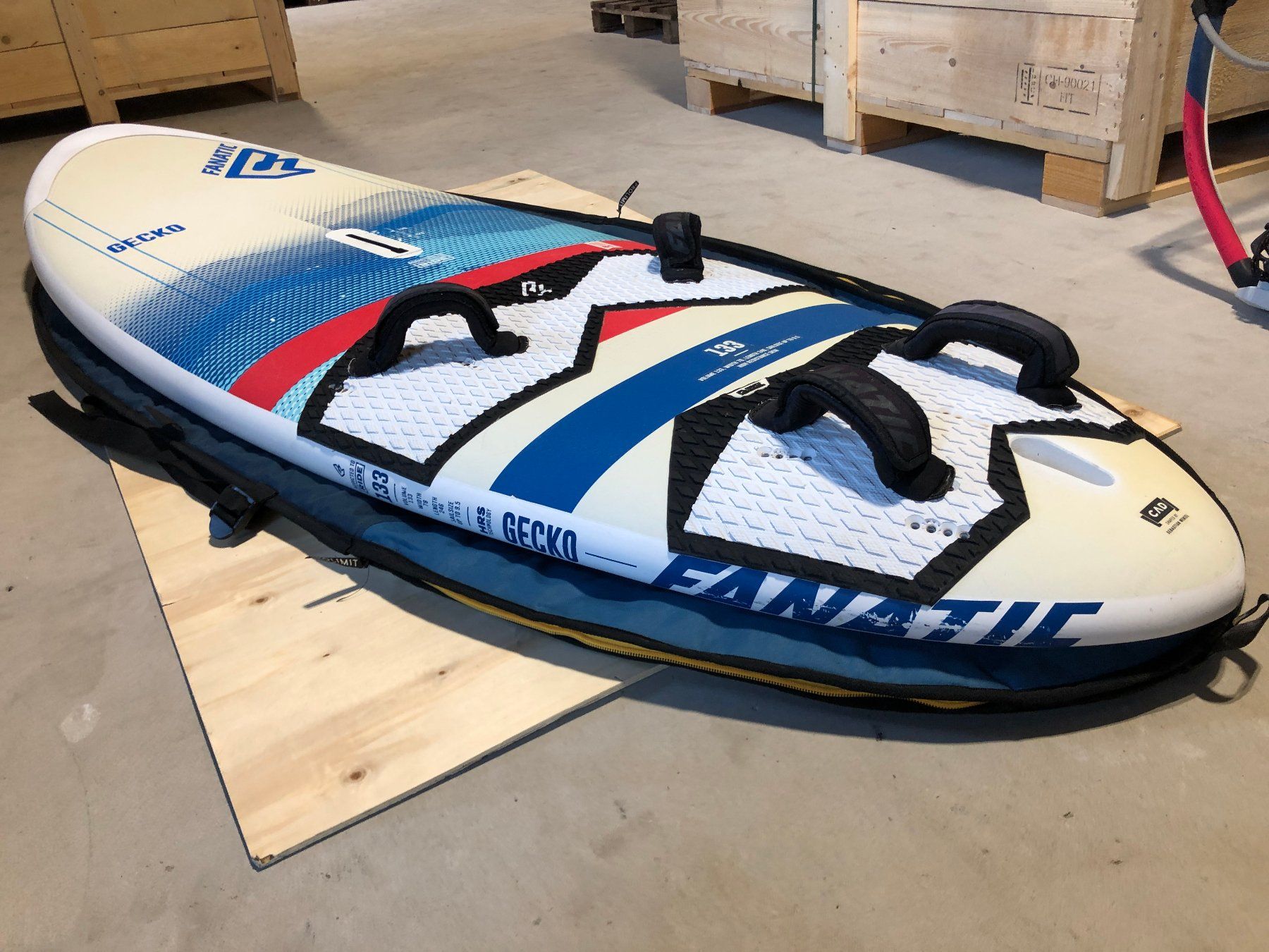 Tavole da surf e di nuoto: Fanatic Gecko 133l Windsurfboard – Usato da Meggen venduto da eliot66