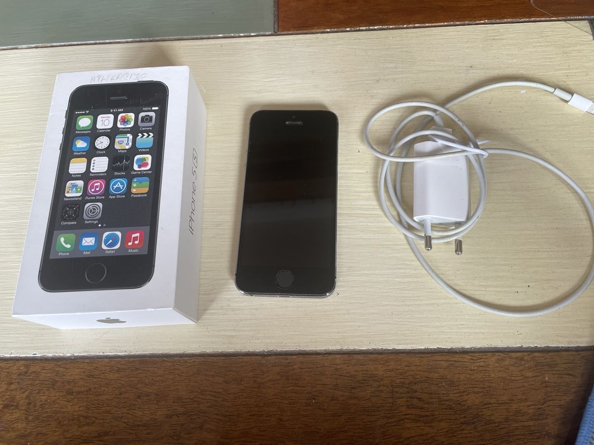 Apple Telefoni cellulari / Smartphones: iPhone 5s black – Usato da Lyss venduto da darjane 2