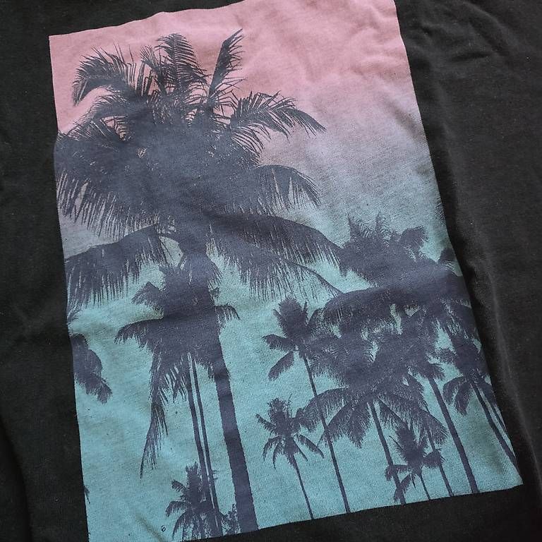 T-shirt: T-Shirt Gr. M schwarz mit Palmen – Usato da Reichenbach i. K. venduto da likki07 1