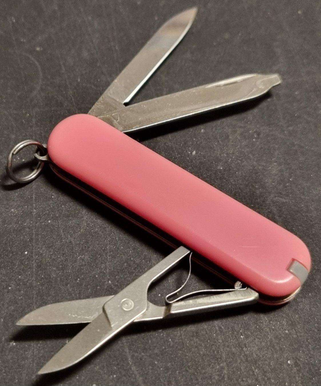 Victorinox Couteaux de poche: Victorinox Classic Pink – D'occasion à Prilly par azm_t9nd 1