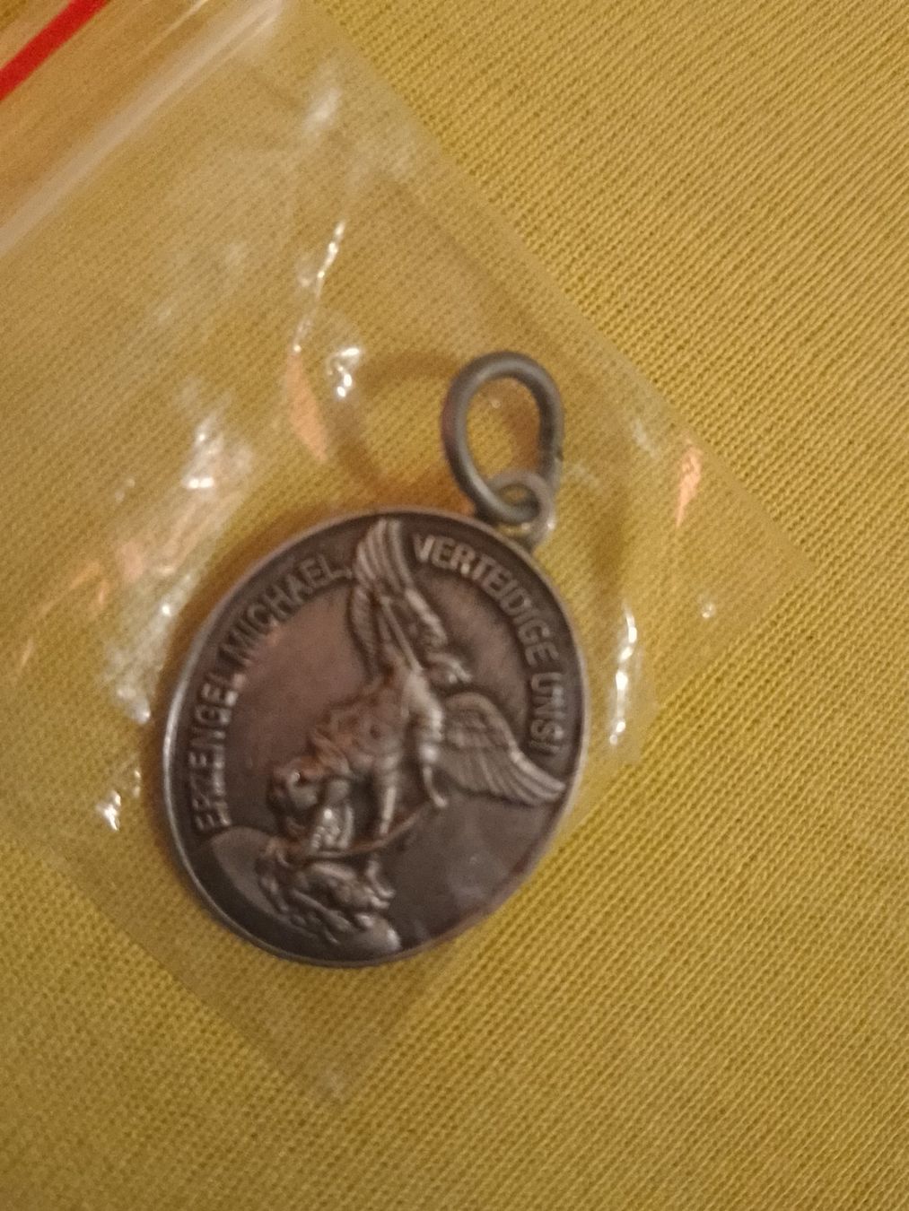 Pendentifs: Medaillon Erzengel Michael, Bild Jesus – D'occasion à Weinfelden par PaterPio1968