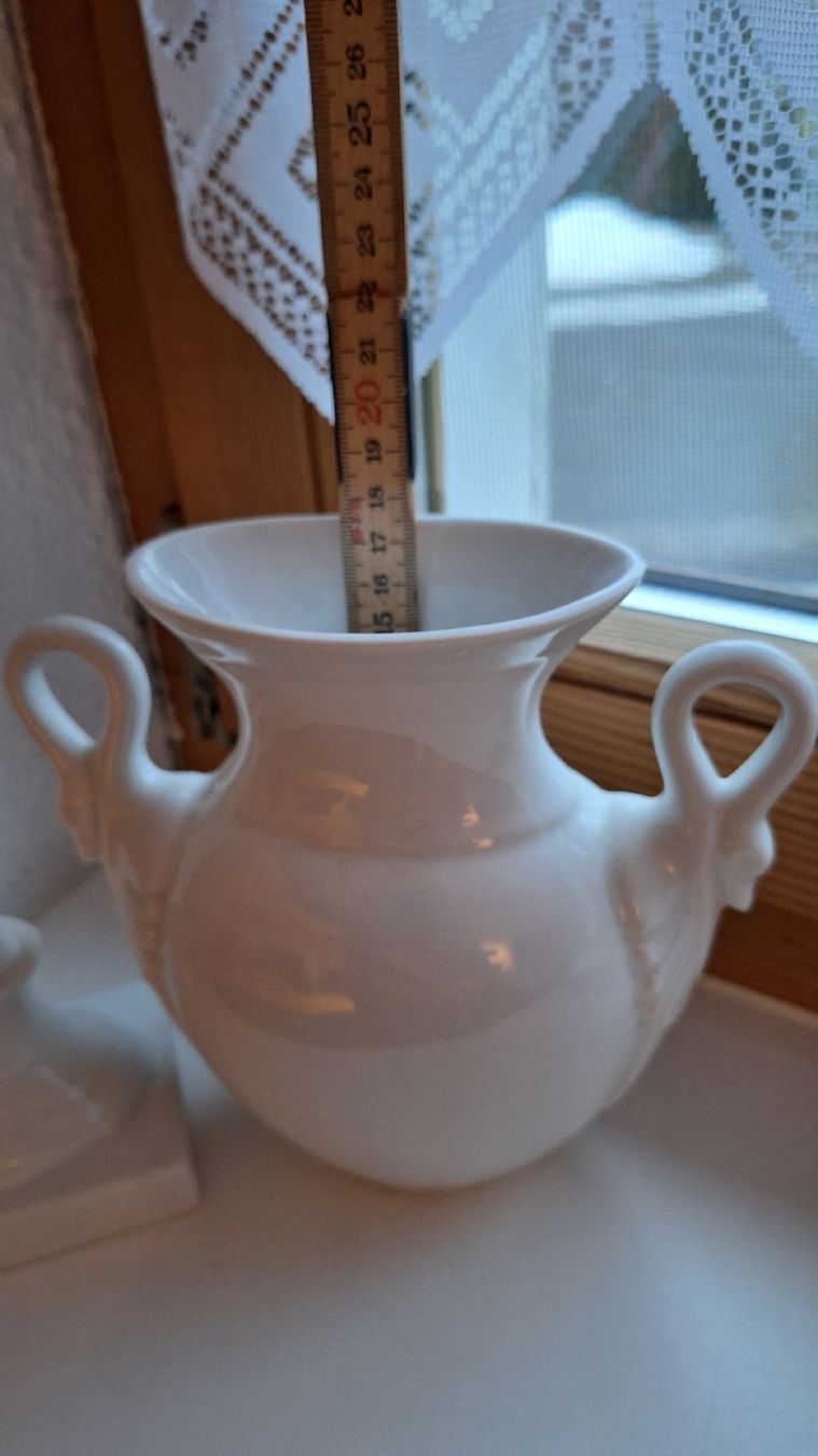 Vasi & Recipienti: Weisse Vase mit Schwanenhals- Henkel – Nuovo e nell'imballaggio originale da Schwarzenbach SG venduto da ct-porzellan 1