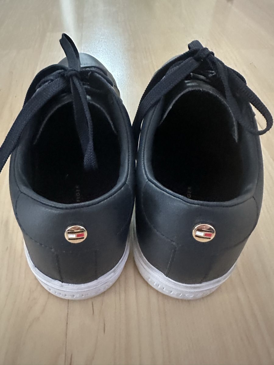 Tommy Hilfiger Scarpe da donna: Sneaker Tommy Hilfiger – Usato da Jona venduto da nik_bdd9 4