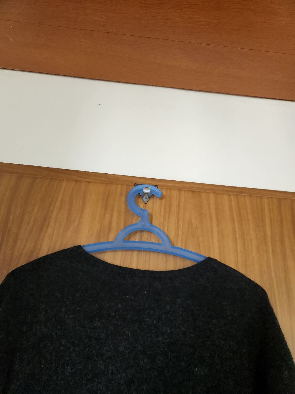 Des Petits Hauts Pulls & Sweat-shirts: Pull col V Des Petits Hauts 100% cachemire anthracite  S/M – D'occasion à Niedergösgen par Eva2410 1