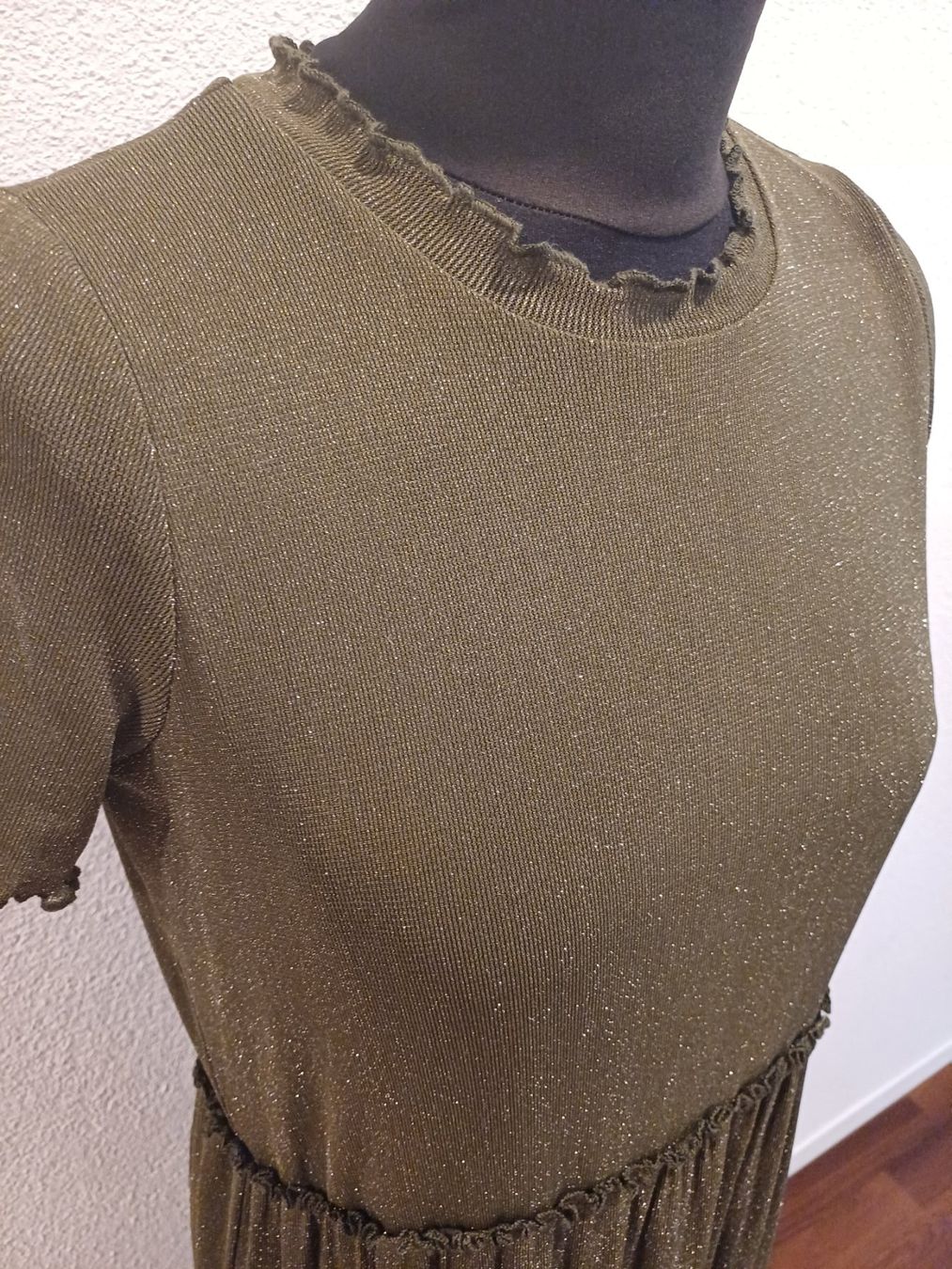 Vestiti: Glitzerkleid Gr.34 – Usato da Winterthur venduto da Smily-_- 3