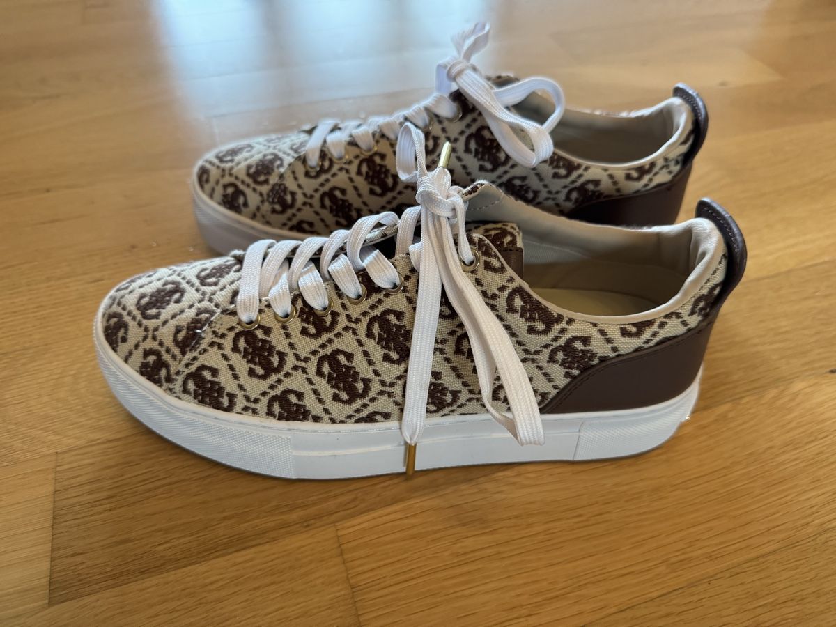 Guess Scarpe da donna: Guess Damen Sneaker, Grösse 39, neuwertig. – Nuovo e nell'imballaggio originale da Münchwilen AG venduto da mrs_sasi 1