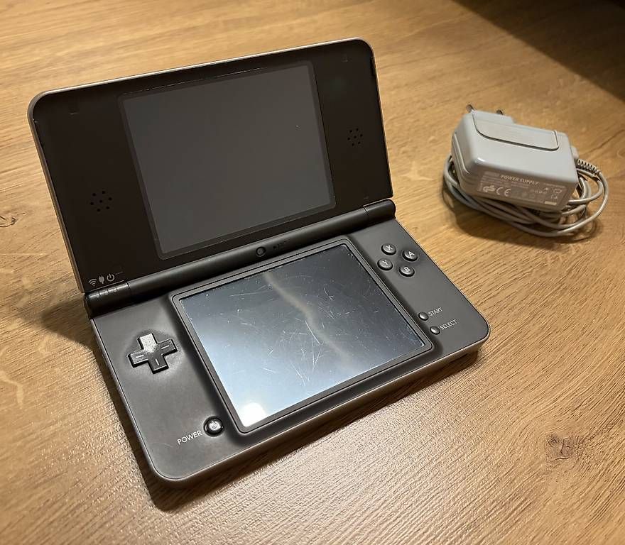 Nintendo Console: Nintendo DSi XL Schwarz – Usato da Glattpark(Opfikon) venduto da Beubeu44