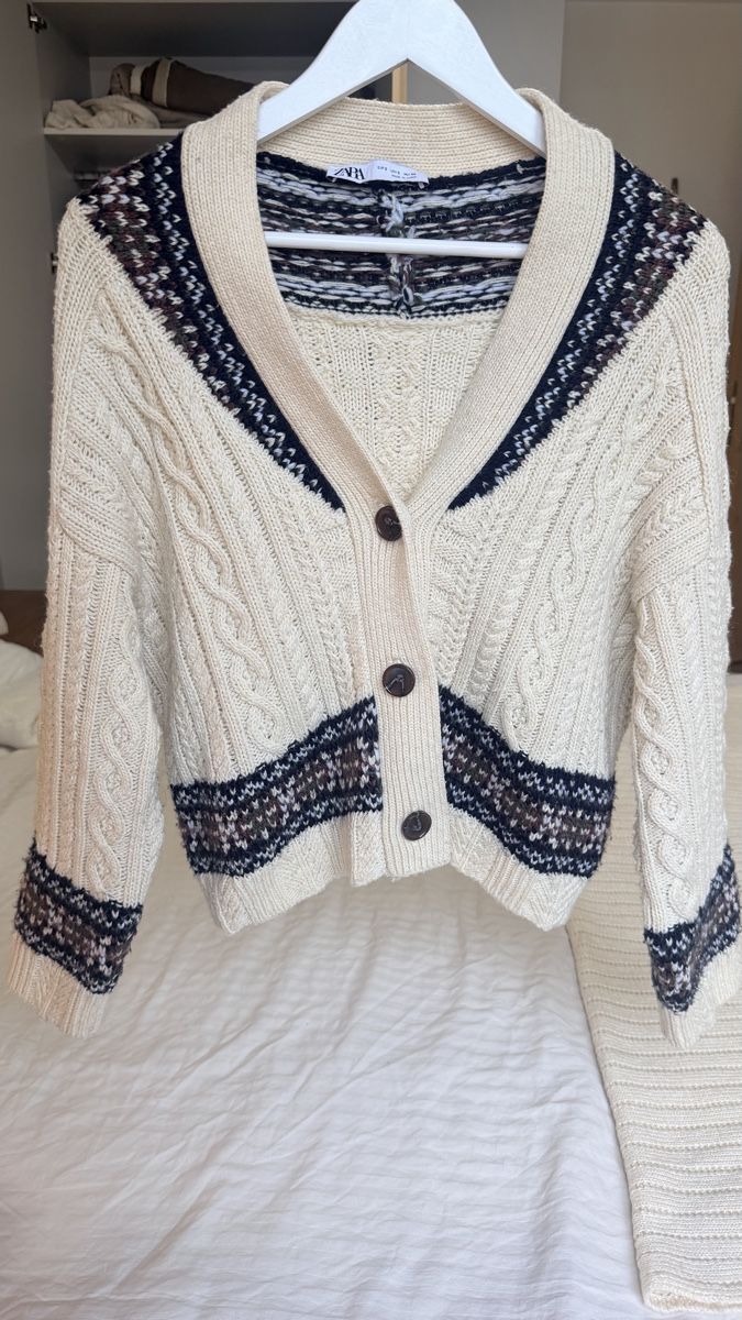 Zara Pullover & Sweatshirts:   Warmer Pullover / Strickjacke – ZARA – Gebraucht aus Bonstetten von AngelaF23 1