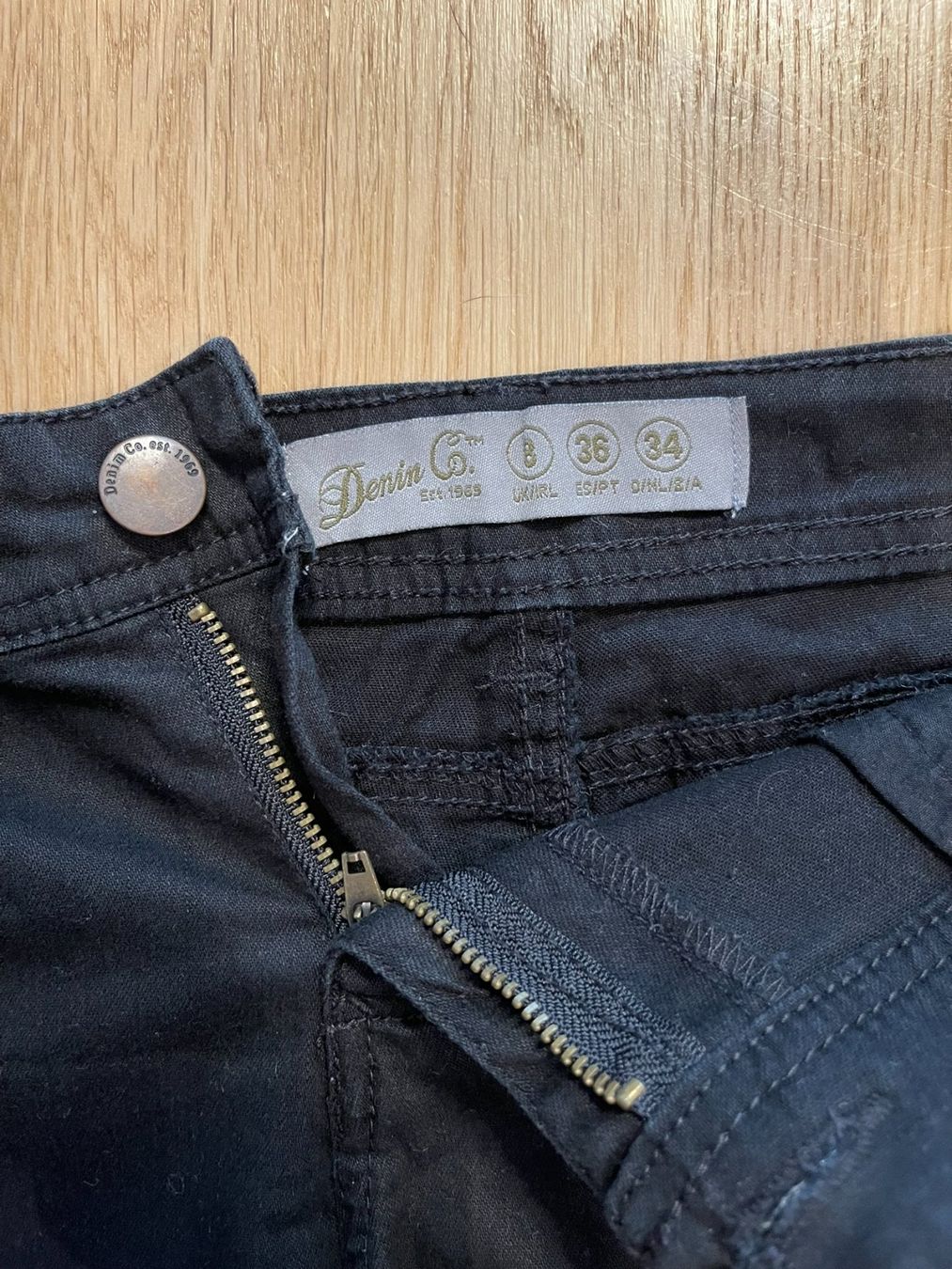 Hosen: Schwarze Shorts / Hot Pants, Grösse 34 – Gebraucht aus Rheineck von FGeissler 5