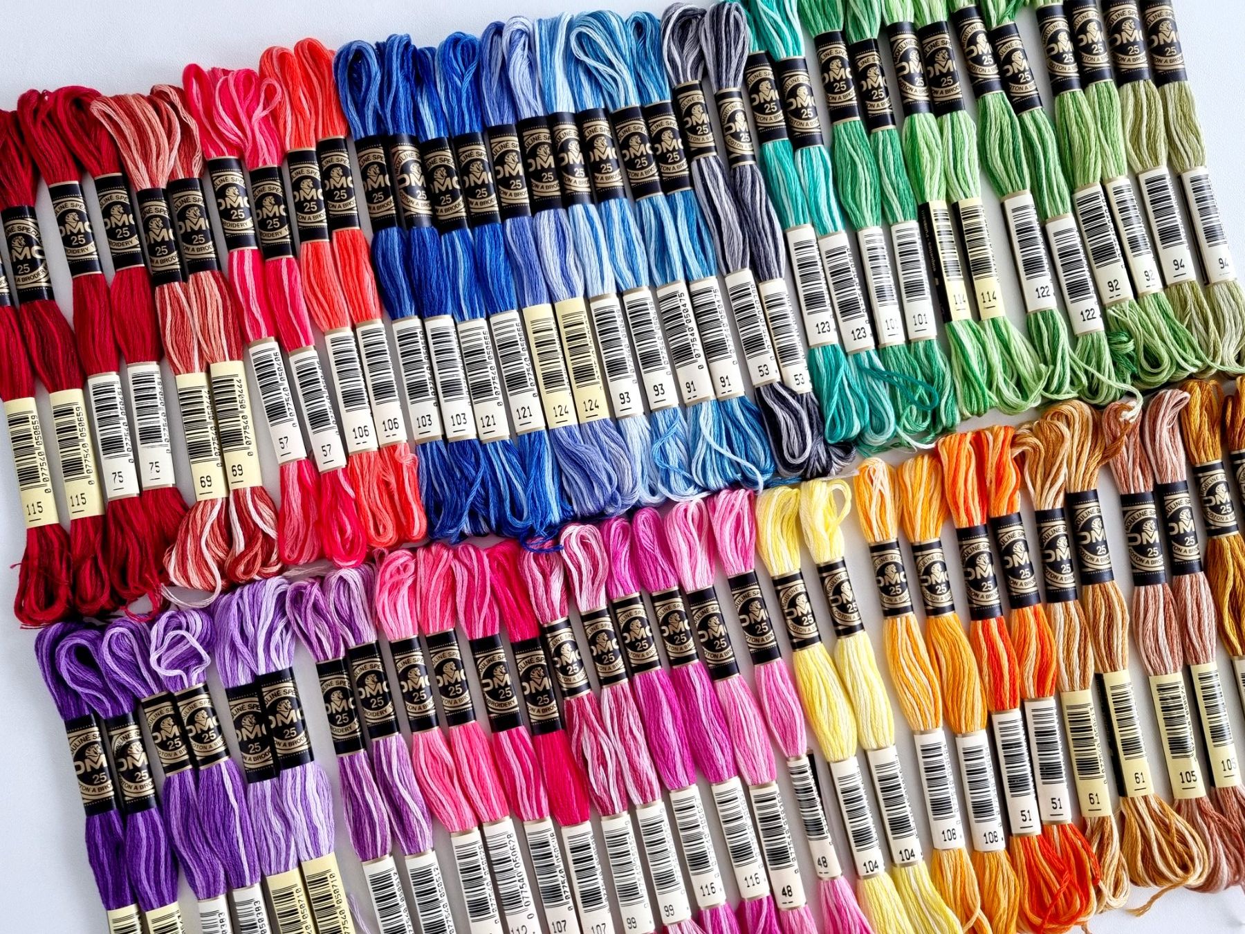 Cordelettes & Fils: 64 DMC Mouliné Spécial Multicolor Art 117 - LOSB2 – Neuf avec emballage d'origine à Mels par DACRI 1