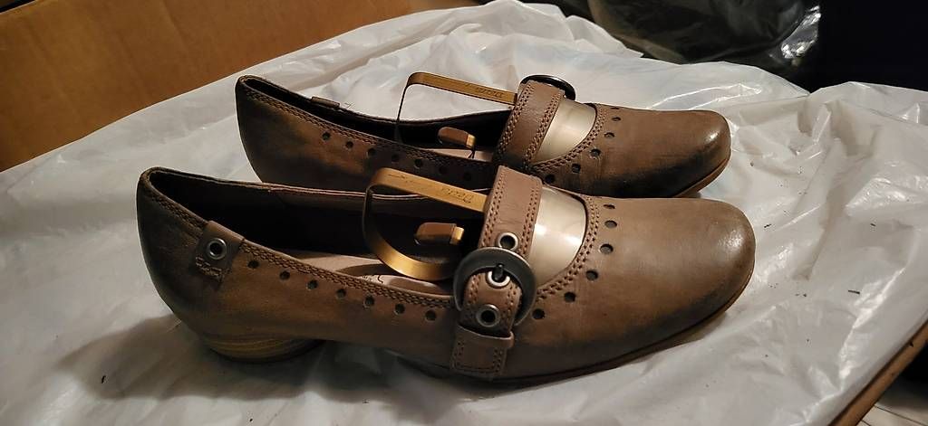 Tamaris Scarpe da donna: Halbschuh Tamaris echtes Leder Grösse 38 – Usato da Basel venduto da kri_wd99 1