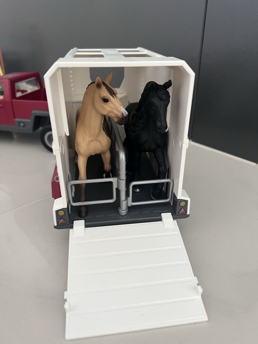 Schleich Spielzeuge: Schleich Wagen mit Anhänger  – Gebraucht aus Dietwil von sarn 1