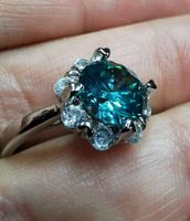 Bague avec zircons