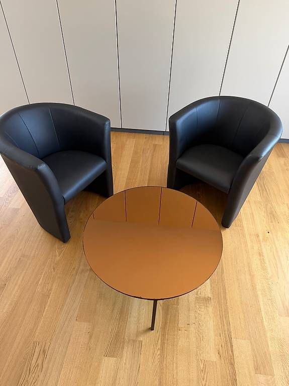Set di tavolo e panche: Schöner Coutschtisch mit 2 Sessel – Usato da Embrach venduto da ber_8fgp