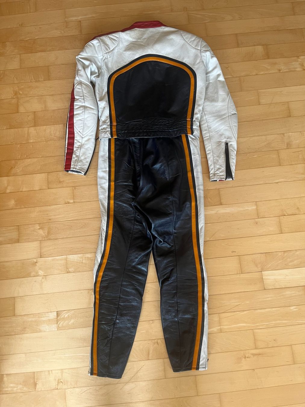 Completi: Motorrad-Lederkombi Vintage 80s – Usato da Jona venduto da Tschapatalpas 6