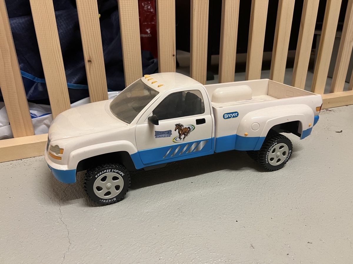 Figuren: Breyer Pferde Truck Traditional – Gebraucht aus Honau von StudioSunas