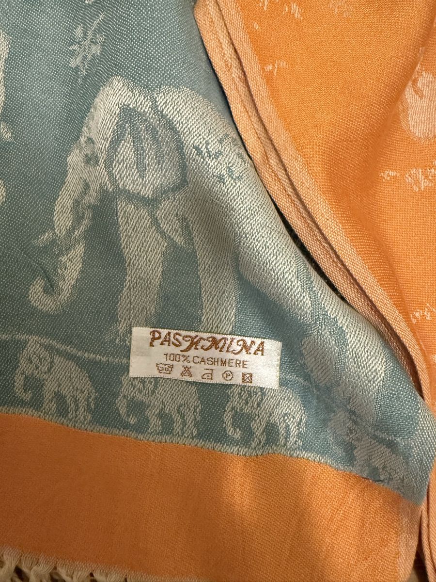 Foulard & Sciarpe: Sciarpa 🧣 100%cashmere – Nuovo e nell'imballaggio originale da Opfikon venduto da MabelCouture 5