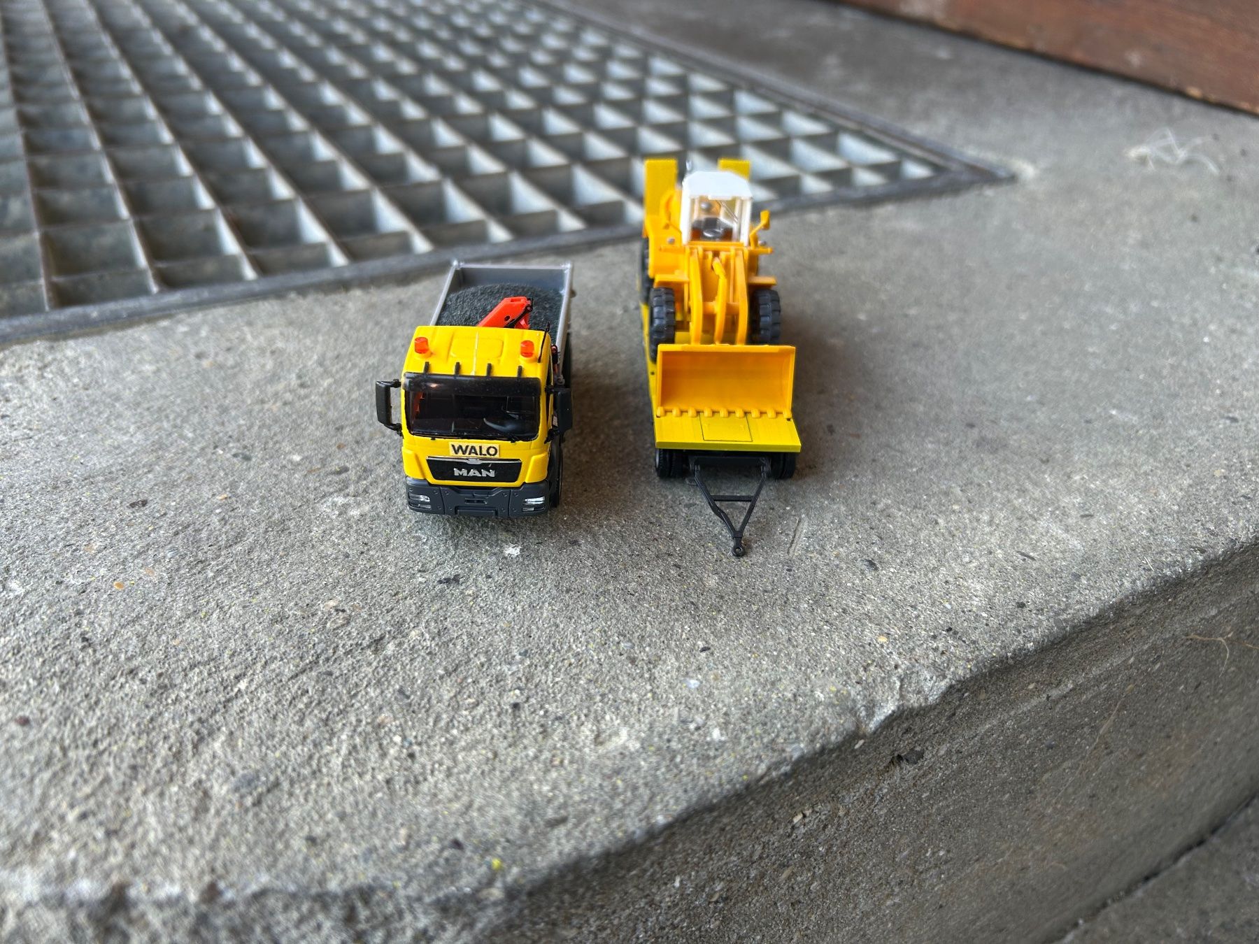 Herpa Modellini d'auto: MAN Kranwagen mit Anhänger – Nuovo (secondo la descrizione) da Meienried venduto da janosch7 5