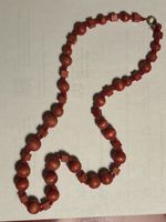 Collier en bois rouge et perles rouges, fait main