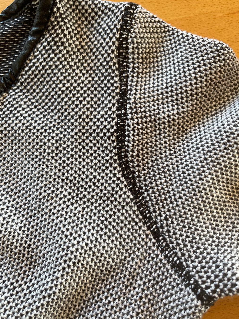 Maglioni & Felpe: Pullover mit Kunstleder Applikationen Gr. 40 – Usato da Winterthur venduto da 1956ingi 6