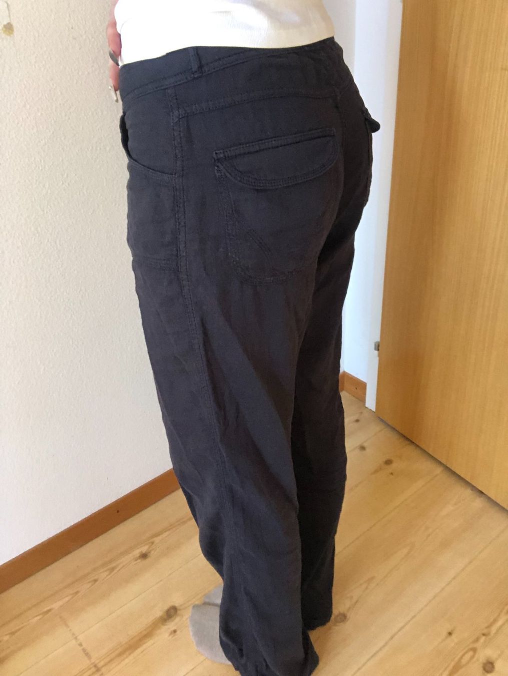 Bershka Hosen: Pantalon cargo bleu marine – Gebraucht aus Bulle von sop_ct6x 4