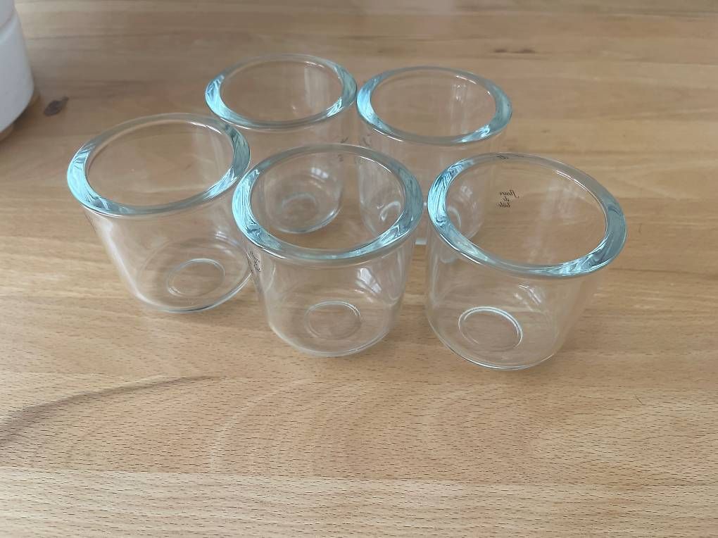 Vasi & Recipienti: 5 kleine Vasen / Teelicht Gläser – Usato da Füllinsdorf venduto da ManyAwesome
