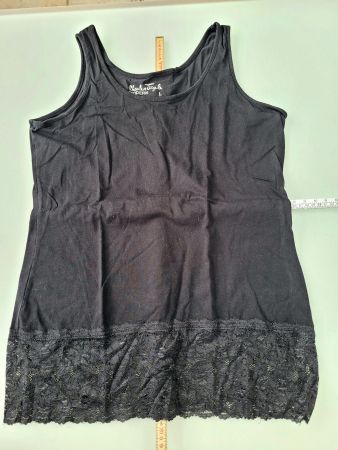 Schönes schwarzes Top mit Spitze, Grösse L, ideal Sommer.