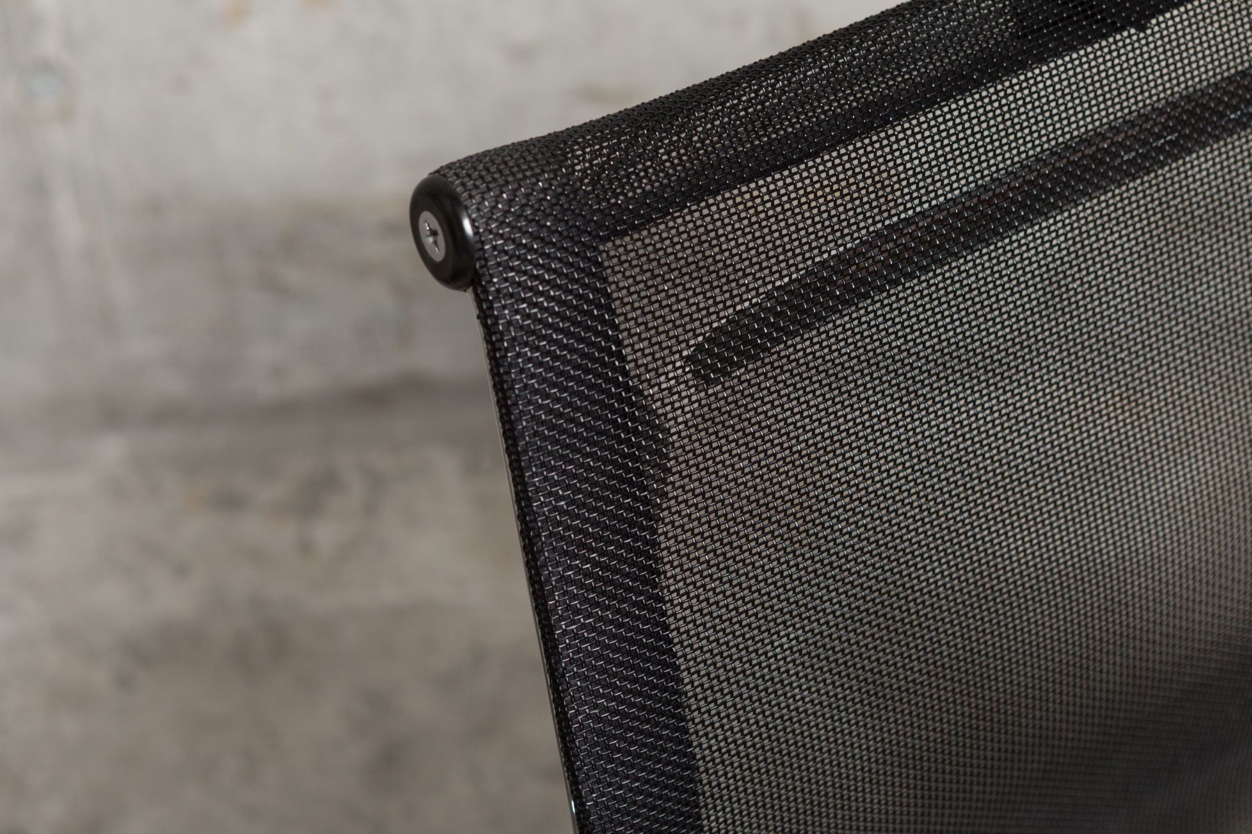 Vitra Chaises: Zwei drehbare Eames Stühle EA 108 von Vitra – D'occasion à Bern par sales_et 7
