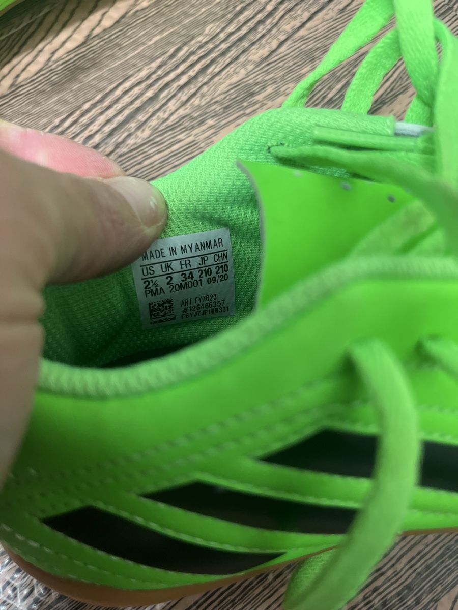 Adidas Chaussures garçon: Hallenschuhe Gr. 34 – Neuf (Voir description) à Frauenfeld par Ka.ia 2