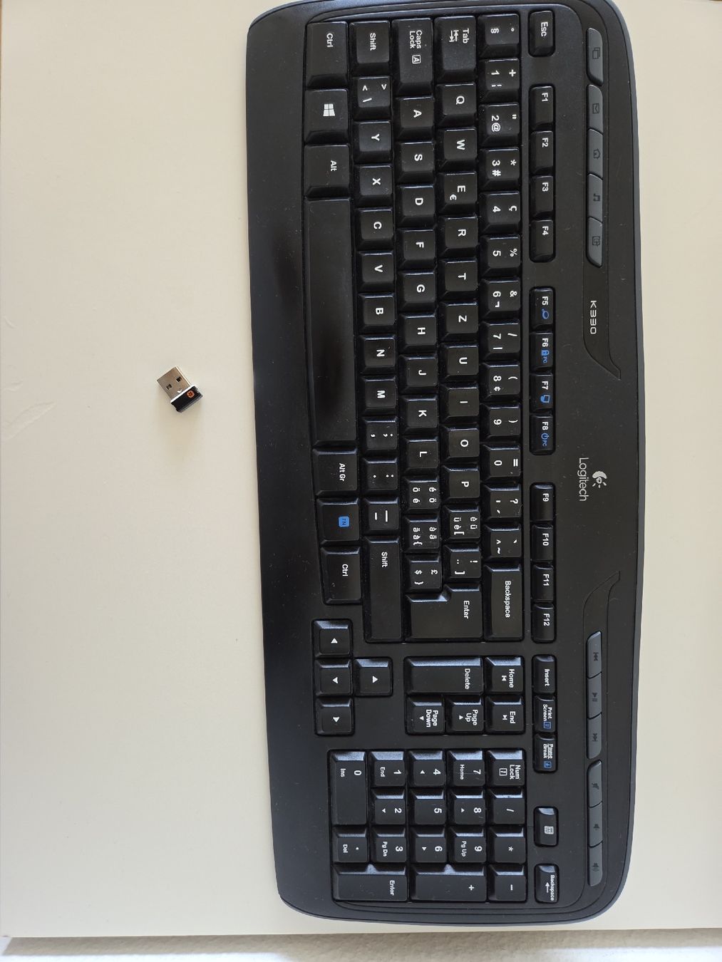 Logitech Tastaturen: Clavier Logitech K330 – Gebraucht aus Lausanne von fashionistagirlie