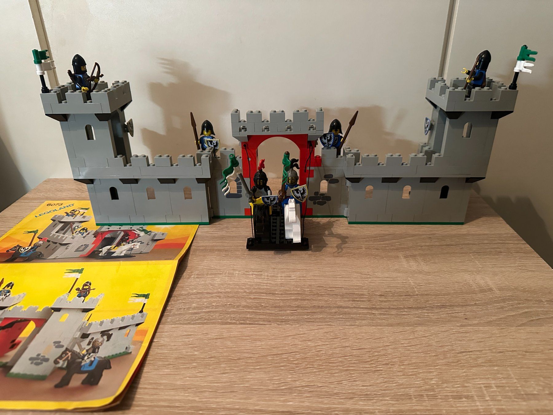 Legoland Kit di costruzioni: LEGO Ritter 6073 Knight's Castle – Usato da Basel venduto da Don-Angel 1